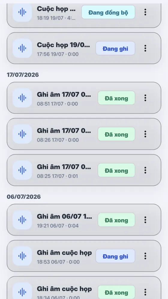 Danh sách cuộc họp theo ngày với trạng thái đang ghi, đang đồng bộ và đã xong